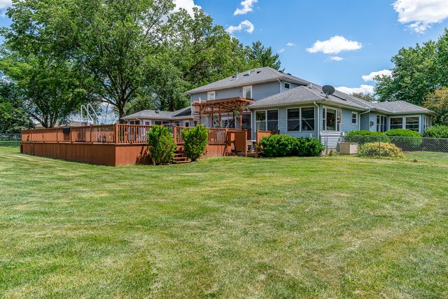 16902 206th Street, Davenport, IA 52806