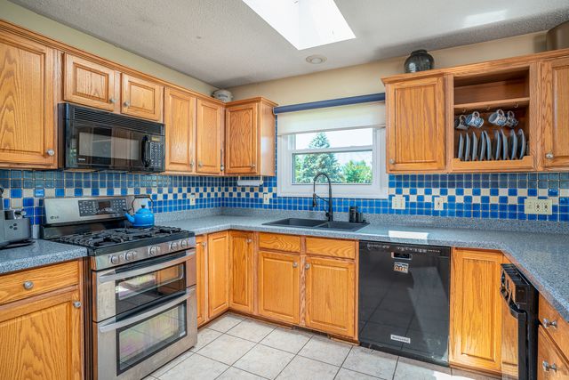 16902 206th Street, Davenport, IA 52806