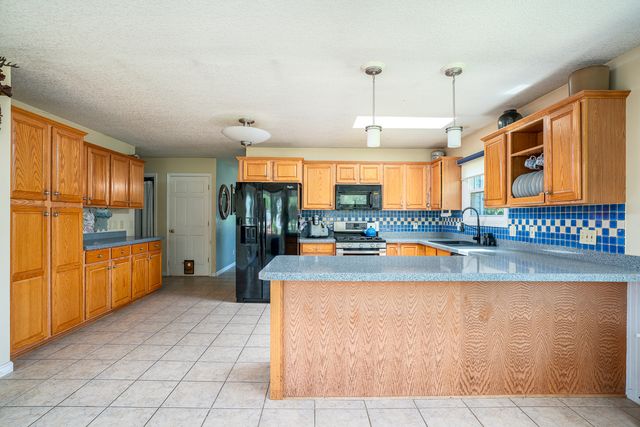 16902 206th Street, Davenport, IA 52806