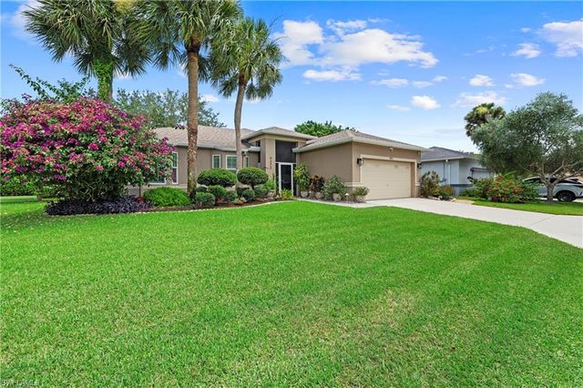 9372 Lake Abby LN, Bonita Springs, FL 34135