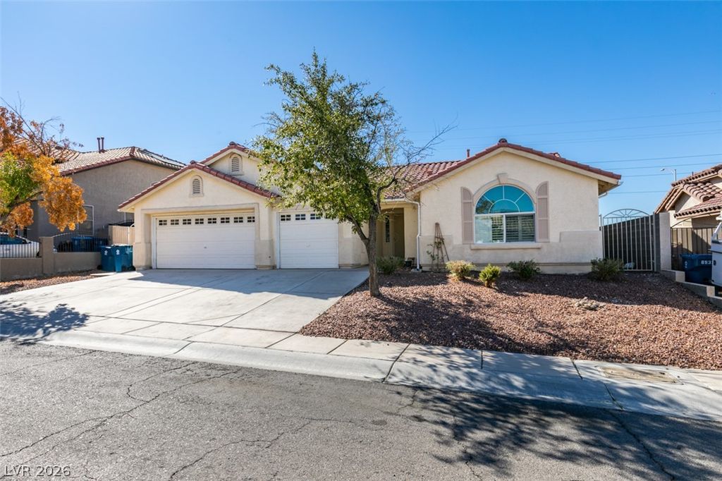 6543 Mahogany Peak Avenue, Las Vegas, NV 89110 — photo 2