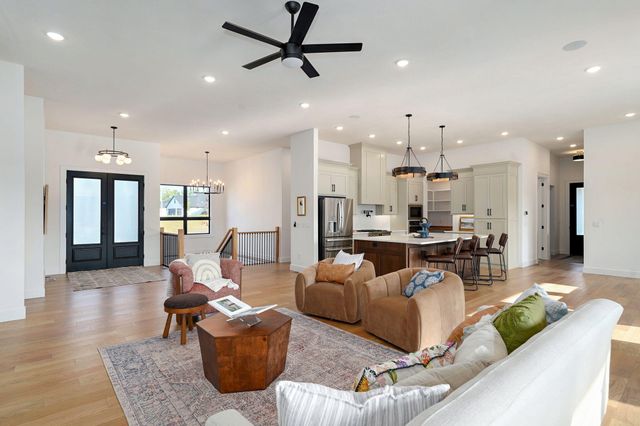 6006 S Maryland Avenue, Springfield, MO 65810