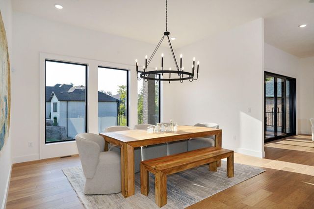 6006 S Maryland Avenue, Springfield, MO 65810