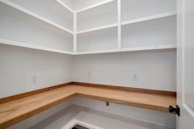 6006 S Maryland Avenue, Springfield, MO 65810