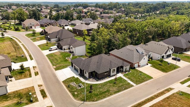 6006 S Maryland Avenue, Springfield, MO 65810