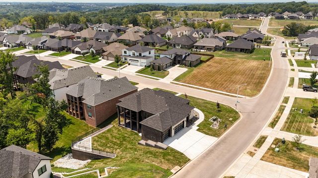 6006 S Maryland Avenue, Springfield, MO 65810