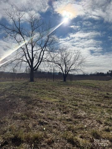 511 Laughter Road, Hendersonville, NC 28792