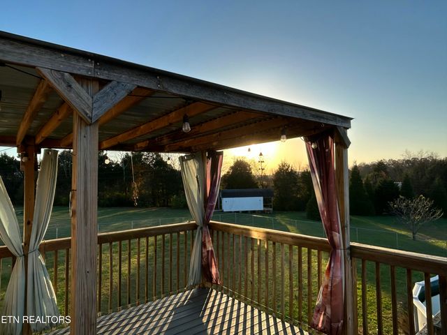 132 Ridgefield Drive, Dandridge, TN 37725