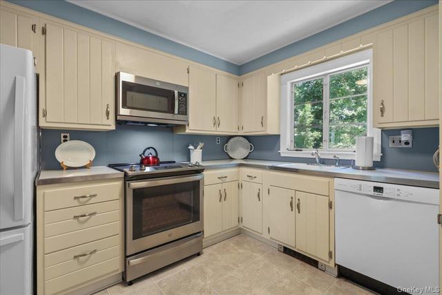 51 Laurel Drive, Mount Kisco, NY 10549
