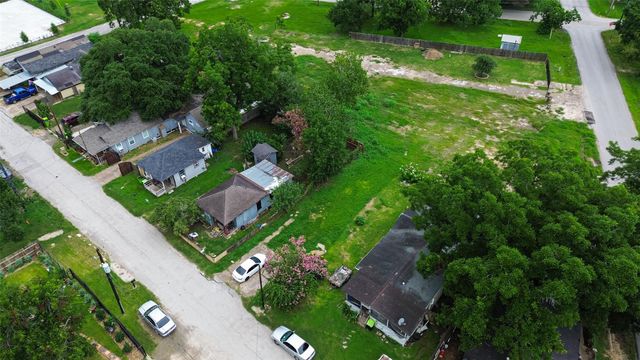206 Clark Street, Richmond, TX 77469
