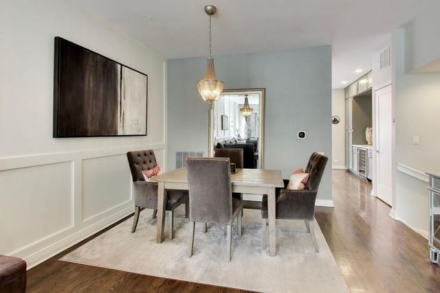 511 N PEORIA Street, Chicago, IL 60642