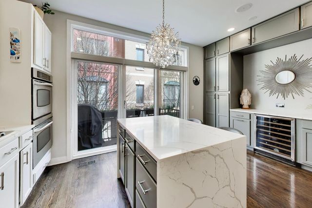 511 N PEORIA Street, Chicago, IL 60642