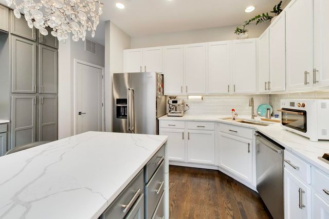 511 N PEORIA Street, Chicago, IL 60642