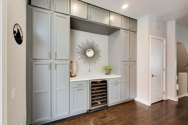 511 N PEORIA Street, Chicago, IL 60642