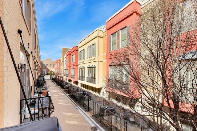 511 N PEORIA Street, Chicago, IL 60642