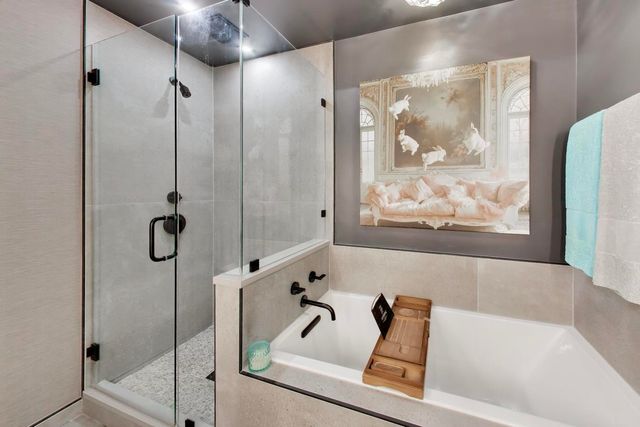 511 N PEORIA Street, Chicago, IL 60642