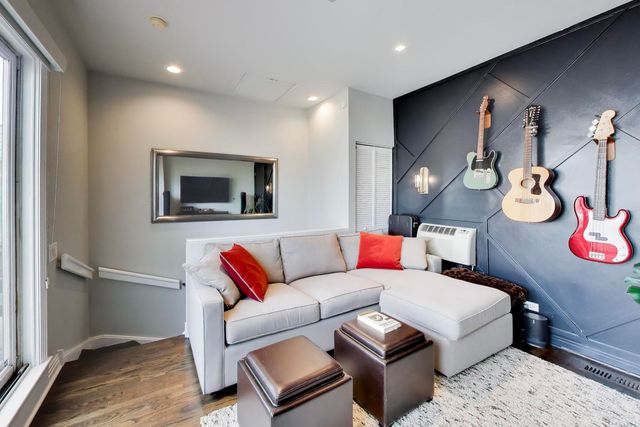 511 N PEORIA Street, Chicago, IL 60642