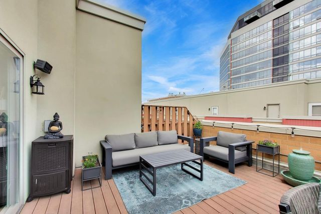 511 N PEORIA Street, Chicago, IL 60642