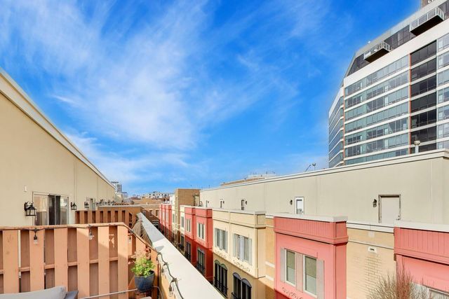 511 N PEORIA Street, Chicago, IL 60642