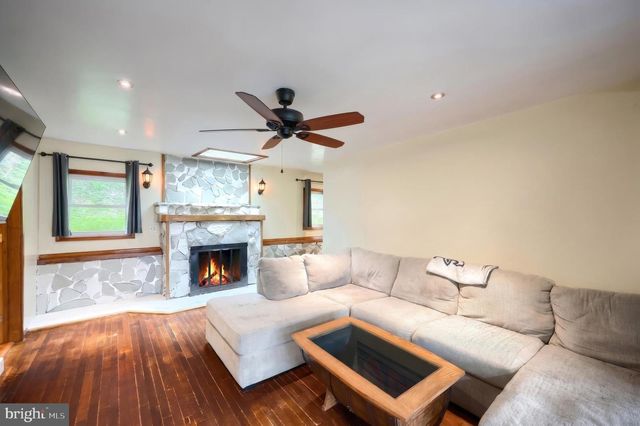 65 PINE CREEK LN, York, PA 17404