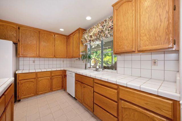 116 Raeanne Ln, Folsom, CA 95630