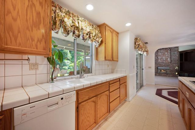 116 Raeanne Ln, Folsom, CA 95630