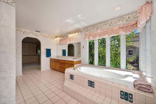 116 Raeanne Ln, Folsom, CA 95630