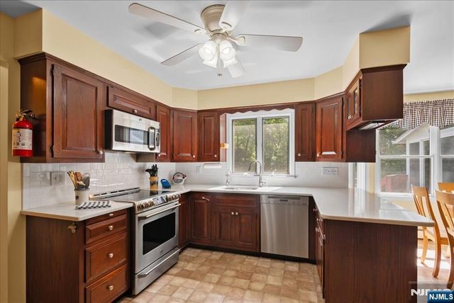 74 Van Blarcom Lane, Wyckoff, NJ 07481