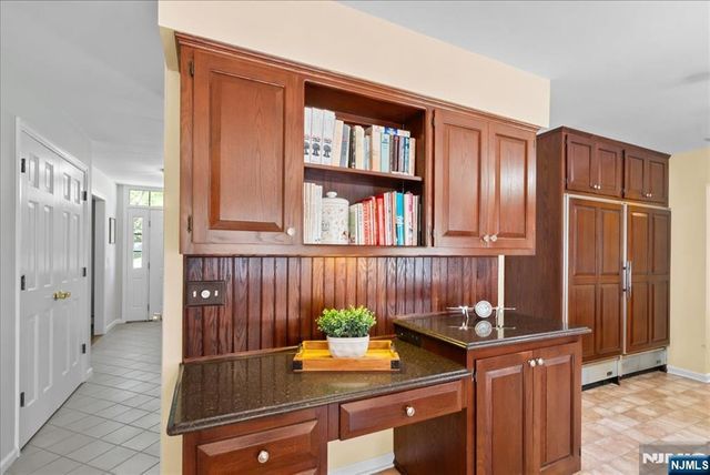 74 Van Blarcom Lane, Wyckoff, NJ 07481