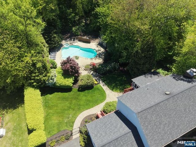 74 Van Blarcom Lane, Wyckoff, NJ 07481