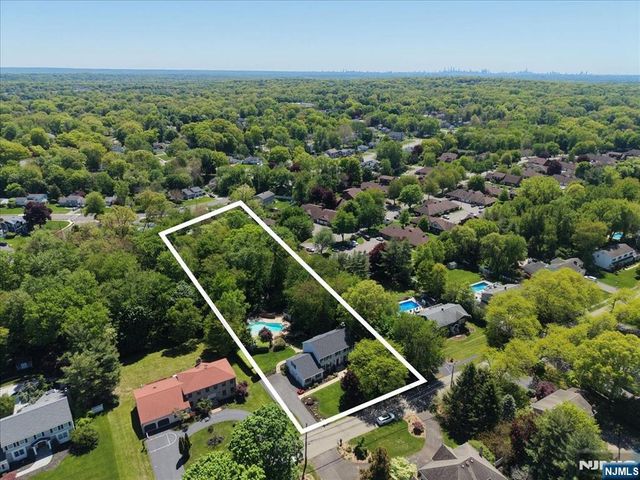 74 Van Blarcom Lane, Wyckoff, NJ 07481