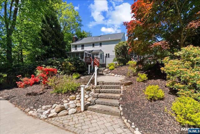 74 Van Blarcom Lane, Wyckoff, NJ 07481