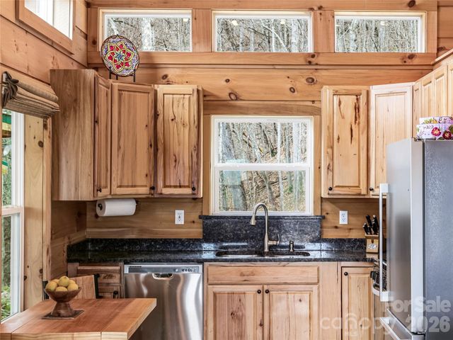 131 White Oak Way, Hot Springs, NC 28743