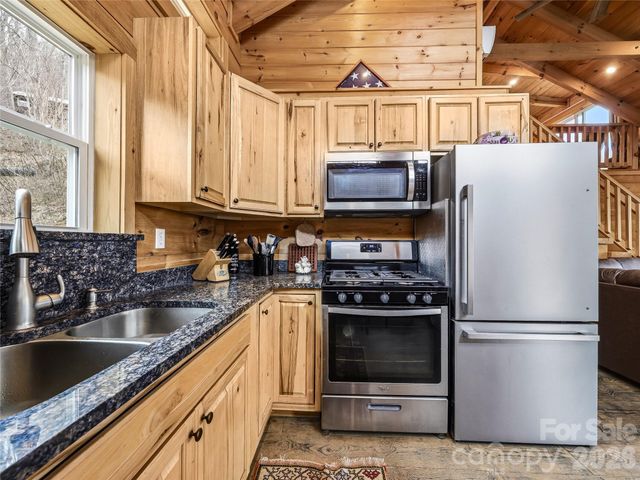 131 White Oak Way, Hot Springs, NC 28743