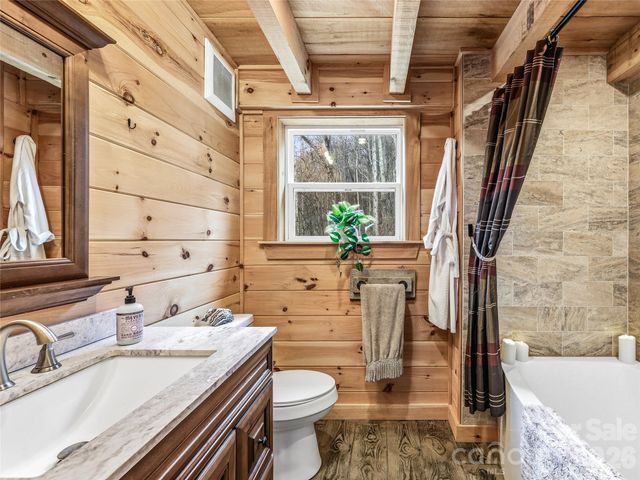 131 White Oak Way, Hot Springs, NC 28743