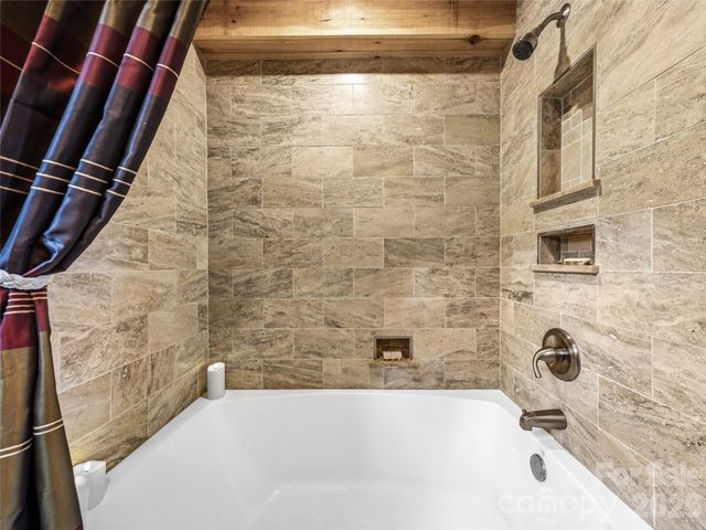 131 White Oak Way, Hot Springs, NC 28743