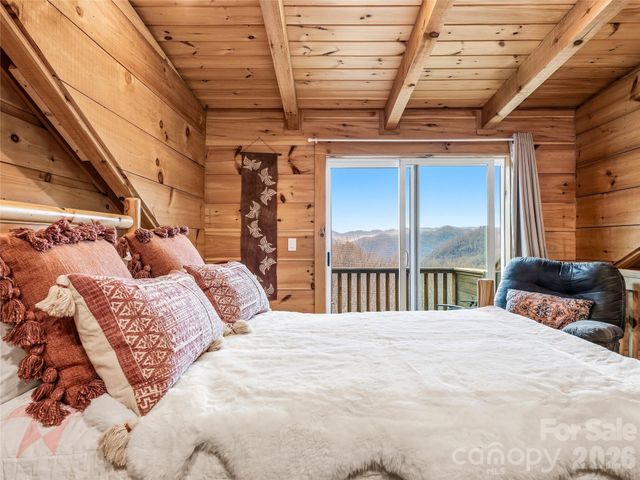 131 White Oak Way, Hot Springs, NC 28743
