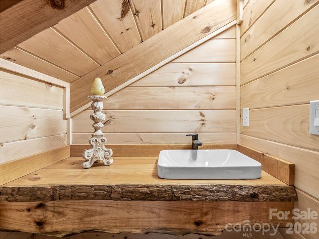 131 White Oak Way, Hot Springs, NC 28743