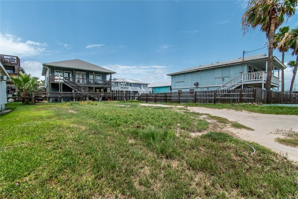 1019 S Austin St, Rockport, TX 78382 — photo 3
