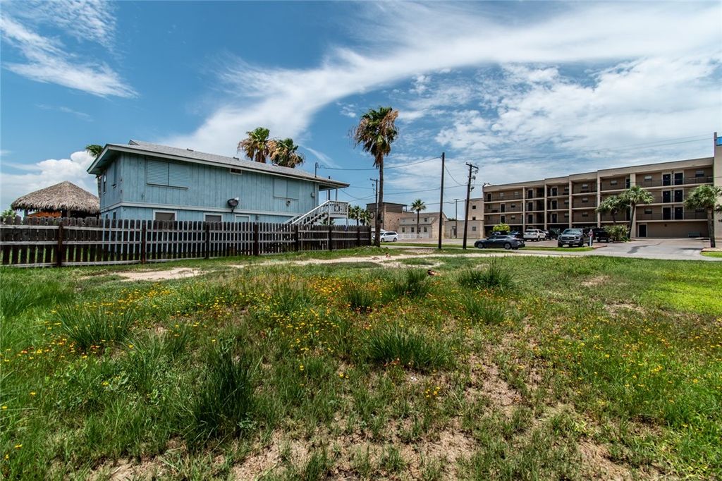 1019 S Austin St, Rockport, TX 78382 — photo 4