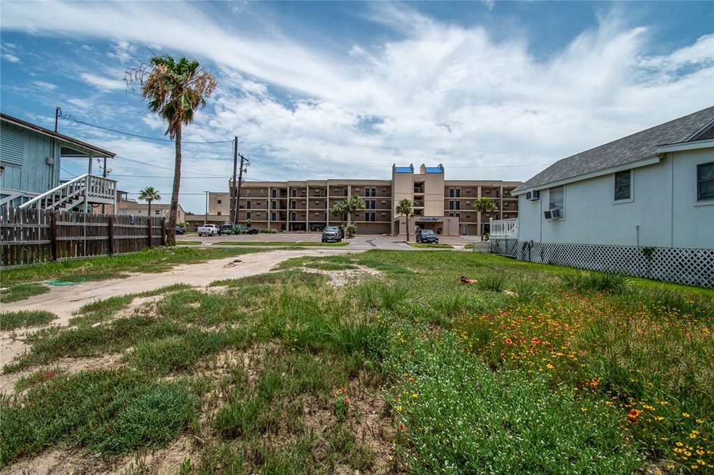 1019 S Austin St, Rockport, TX 78382 — photo 5
