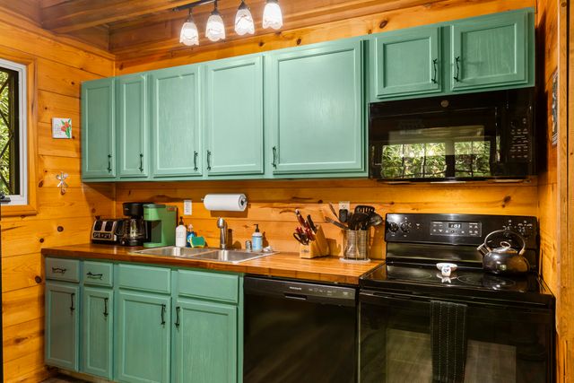 77 Lloyd Lane, Stanton, KY 40380