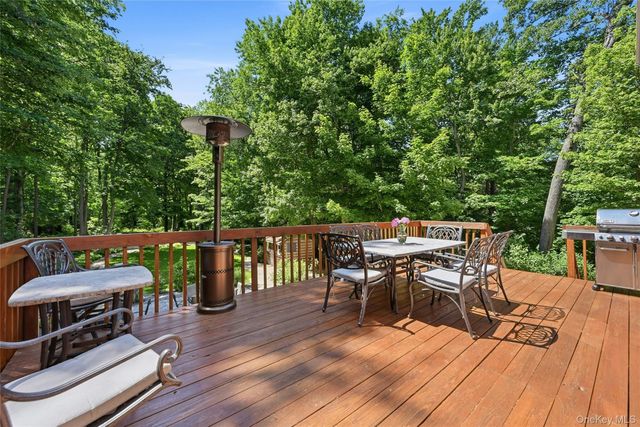 28 Maplewood Drive, Northport, NY 11768