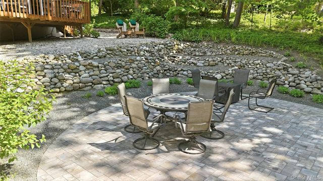 28 Maplewood Drive, Northport, NY 11768