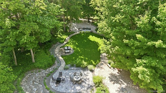 28 Maplewood Drive, Northport, NY 11768