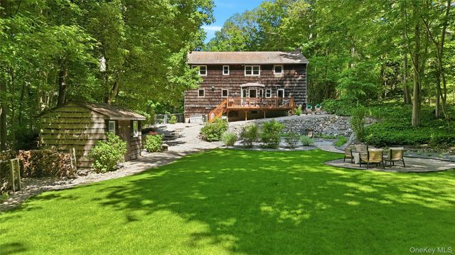 28 Maplewood Drive, Northport, NY 11768