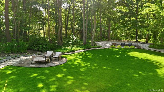 28 Maplewood Drive, Northport, NY 11768