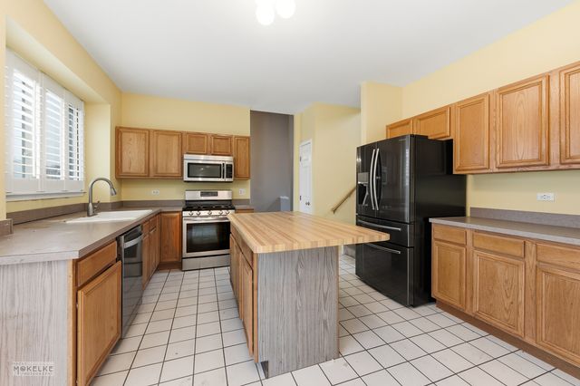 109 Old Post Road, Oswego, IL 60543