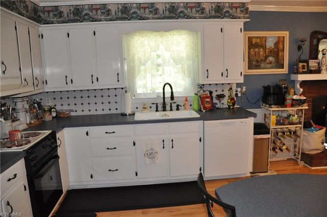 6045 Woodcove Drive, Winston-salem, NC 27104