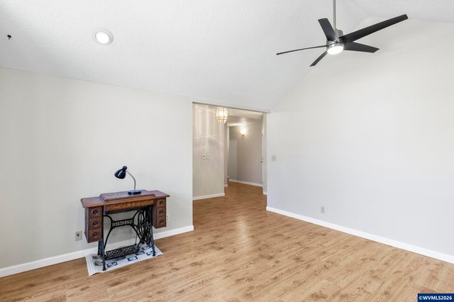 1942 Waymire St NW, Salem, OR 97304